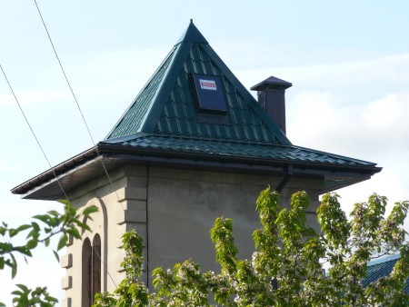 Церковь. Кровля из металлочерепицы.